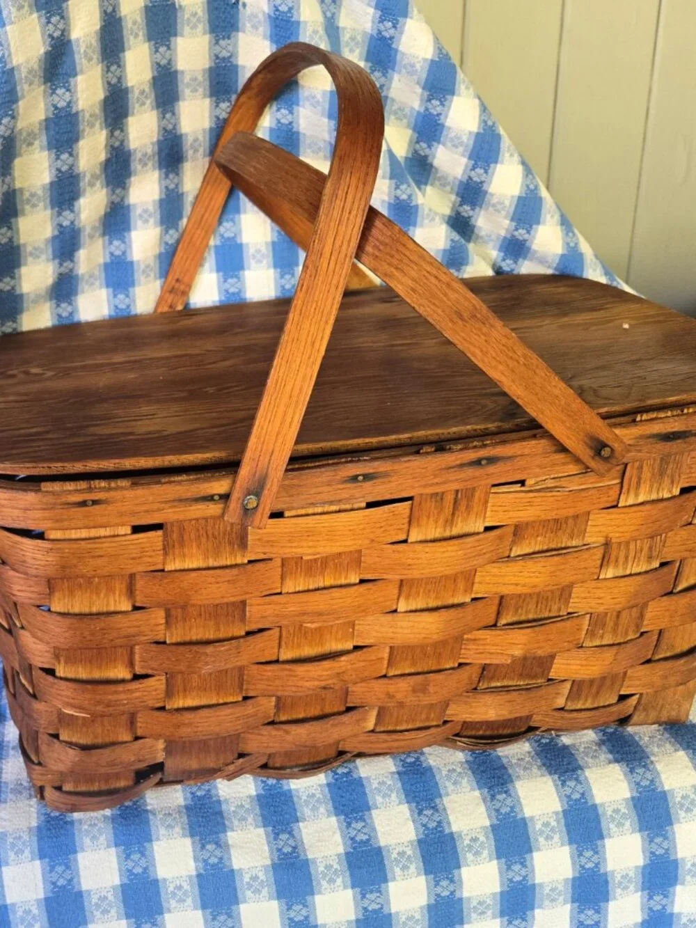Vintage Large Wicker Picnic Basket w/ Lid & Handles